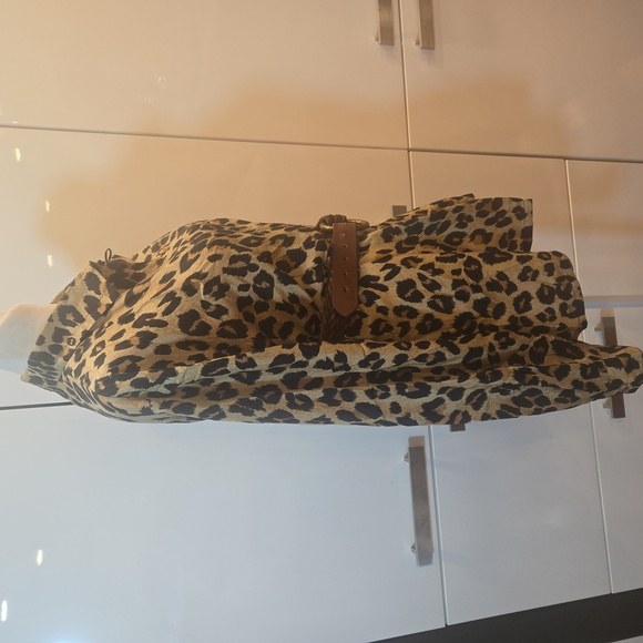 VTG 100% Silk Leopard Print Long Sleeve Button Down Blouse Brown Medium - Picture 3 of 11